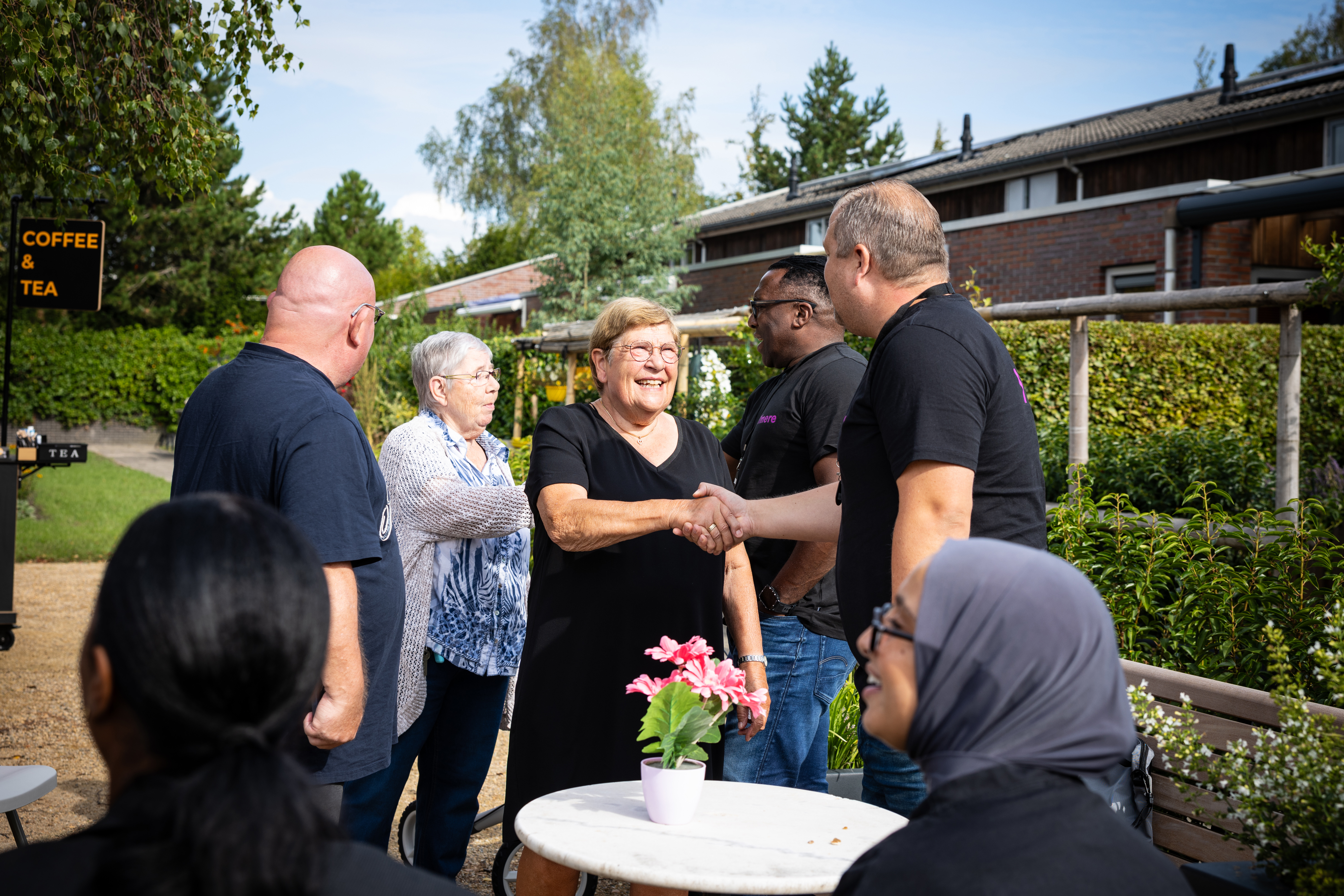 Bewoners zijn weer blij met hun groene ontmoetingsplek