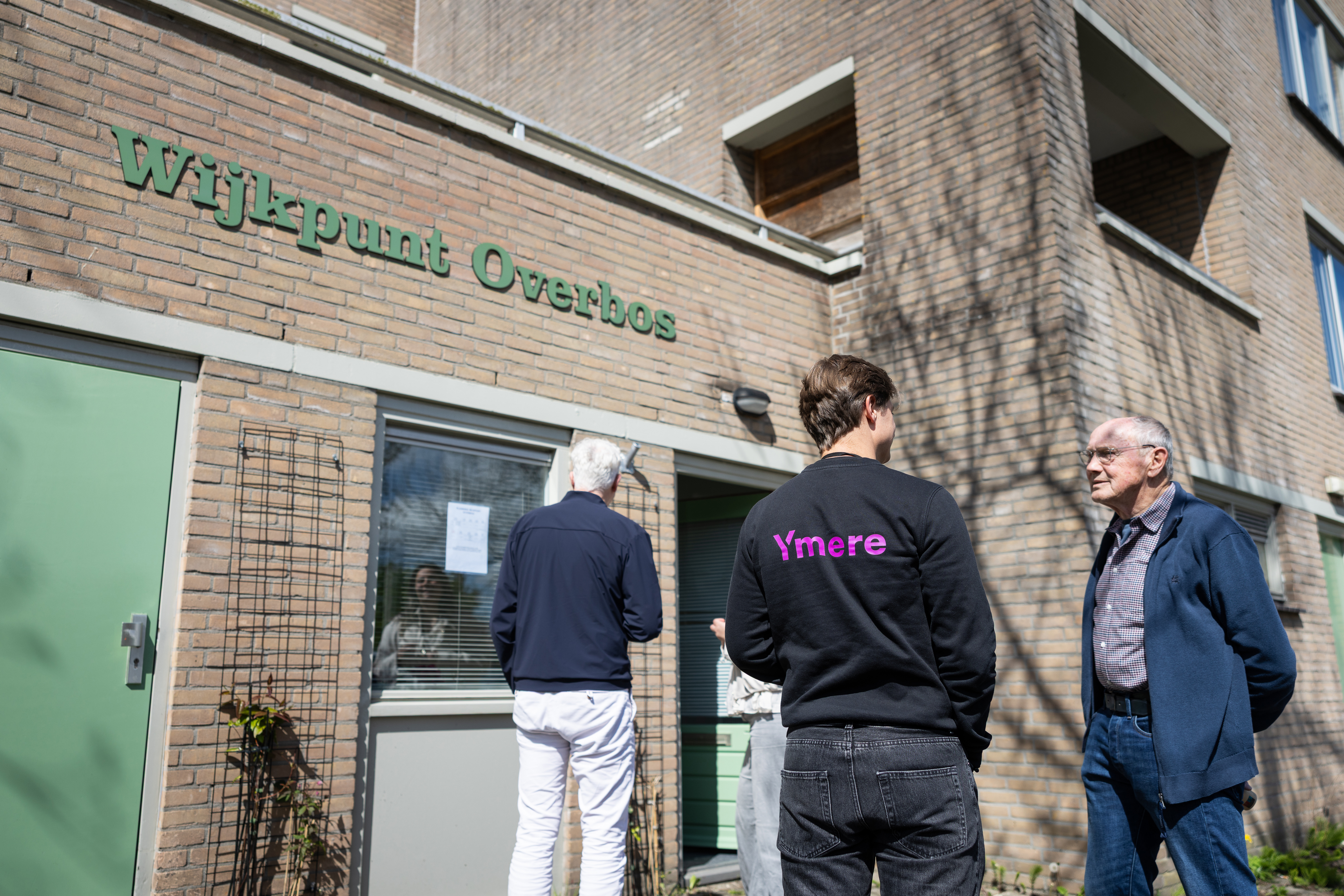 Het wijkkantoor werd door Jari ingericht samen met een paar servicemonteurs voor een likje verf
