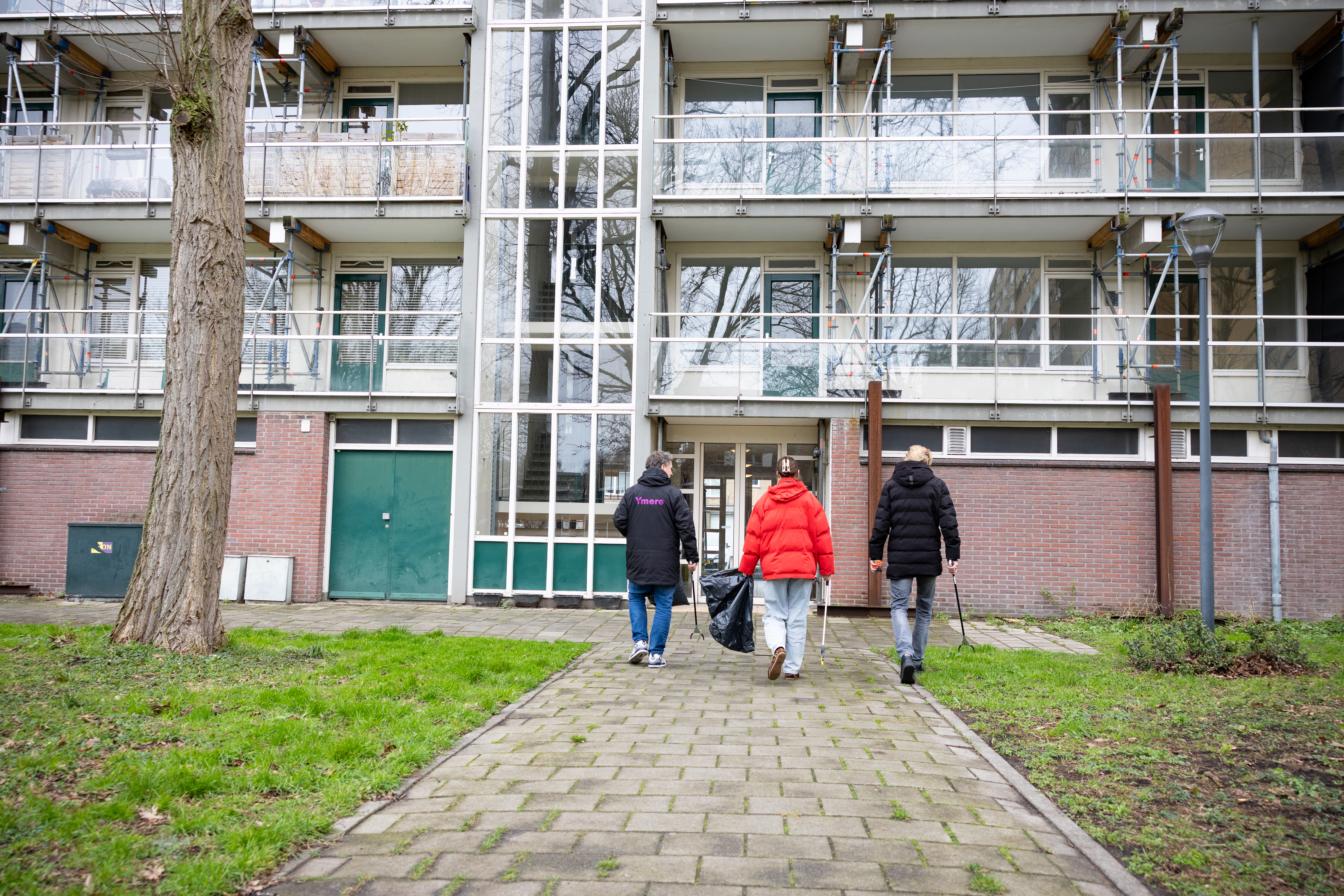 In Europawijk gingen we met onze partners van Buurts en Buuv de wijk in om samen zwerfafval te prikken