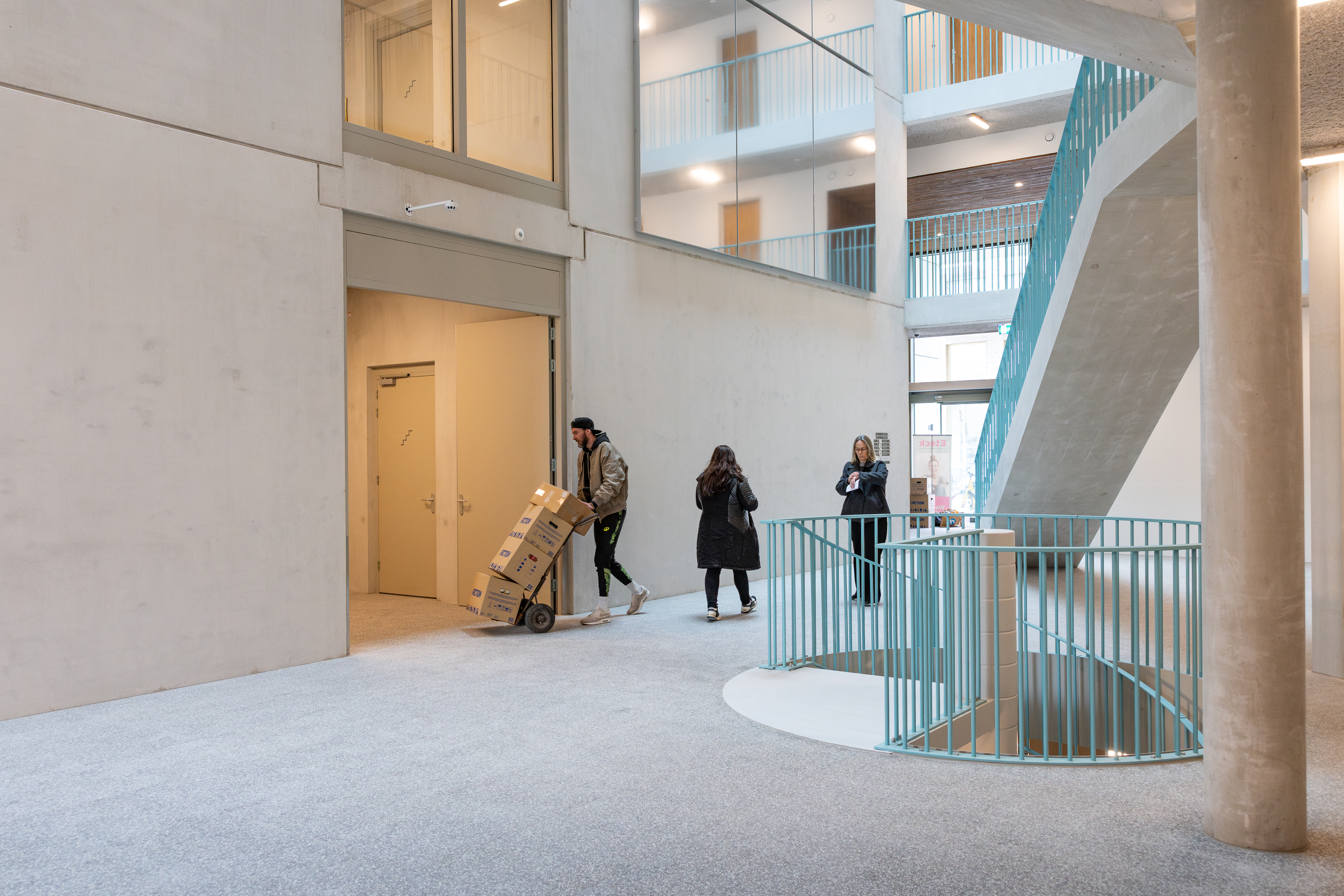 De verhuisdozen worden gebracht